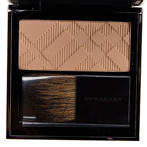 Burberry Dark Earthy Light Glow Natural Blush 